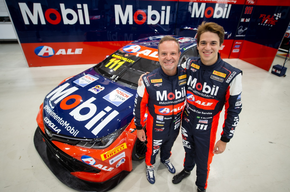 Piloto da equipe Mobil™ Full Time Sports Rubens Barrichello abre a temporada da Stock Car ao lado do seu filho Dudu
