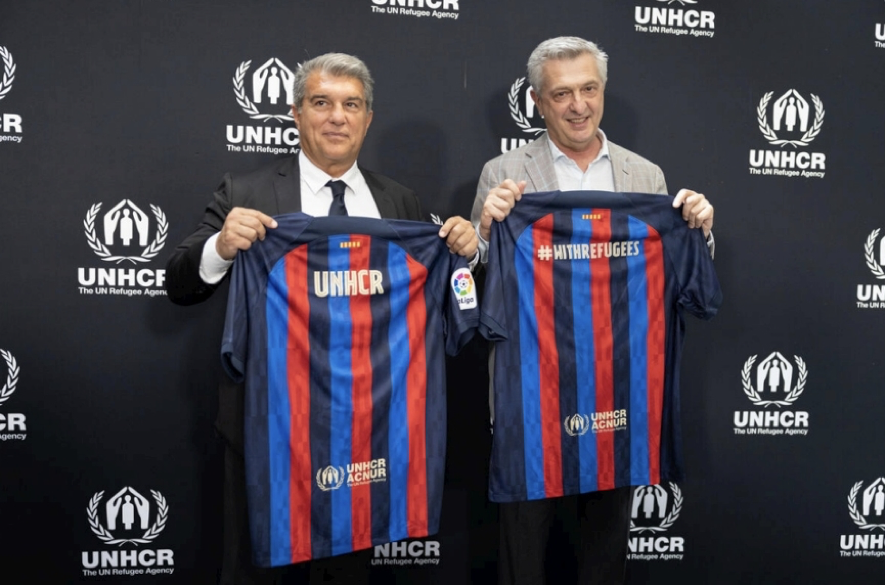 Barcelona FC e ACNUR iniciam parceria com a nova camisa de futebol em apoio às crianças refugiadas