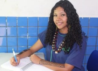 Aluna indígena conquista bolsa integral de estudos e vai realizar sonho de cursar Psicologia Home