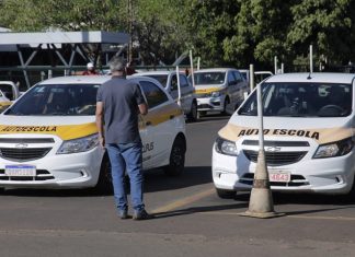 Fim do exame de baliza no pátio do Detran marca mudança no processo de habilitação Home