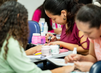 Semu oferece cursos de customização e manicure Home