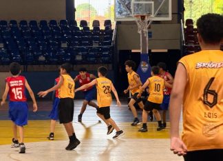 Basquete reúne alunos de dez escolas no Guanandizão Home