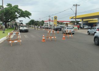 Obras alteram rotina de trânsito na Gunter Hans Home