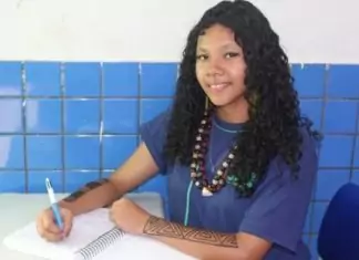 Aluna indígena conquista bolsa integral de estudos e vai realizar sonho de cursar Psicologia Home