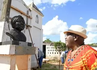 Moradores da Tia Eva se emocionam e comemoram início das obras de restauração na comunidade Home