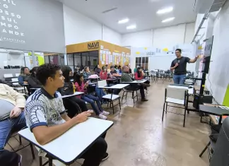 Curso da Sejuv ensina a usar IA no mercado de trabalho Home